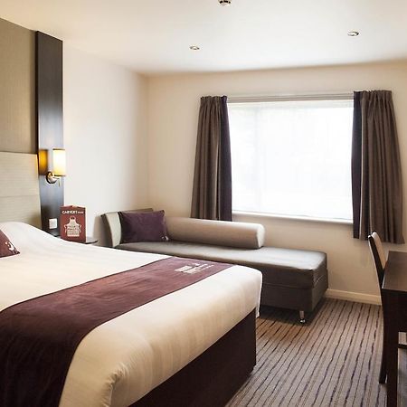 Premier Inn オールダーショット エクステリア 写真