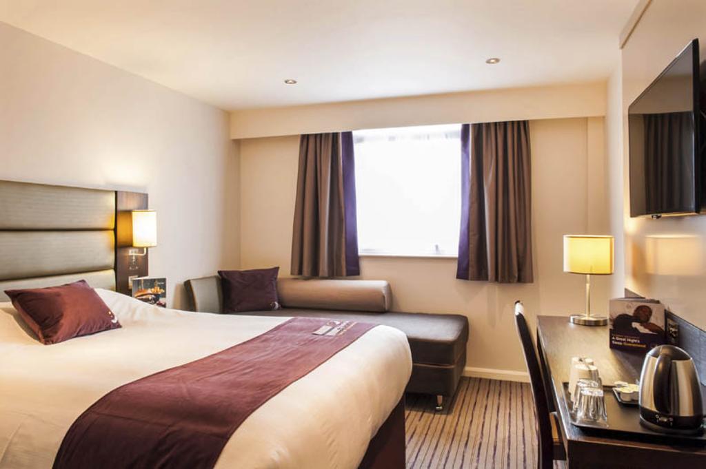 Premier Inn オールダーショット エクステリア 写真