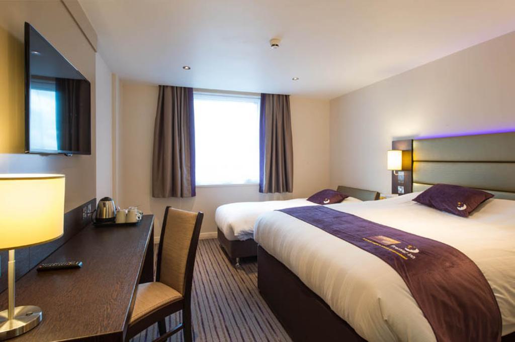 Premier Inn オールダーショット エクステリア 写真