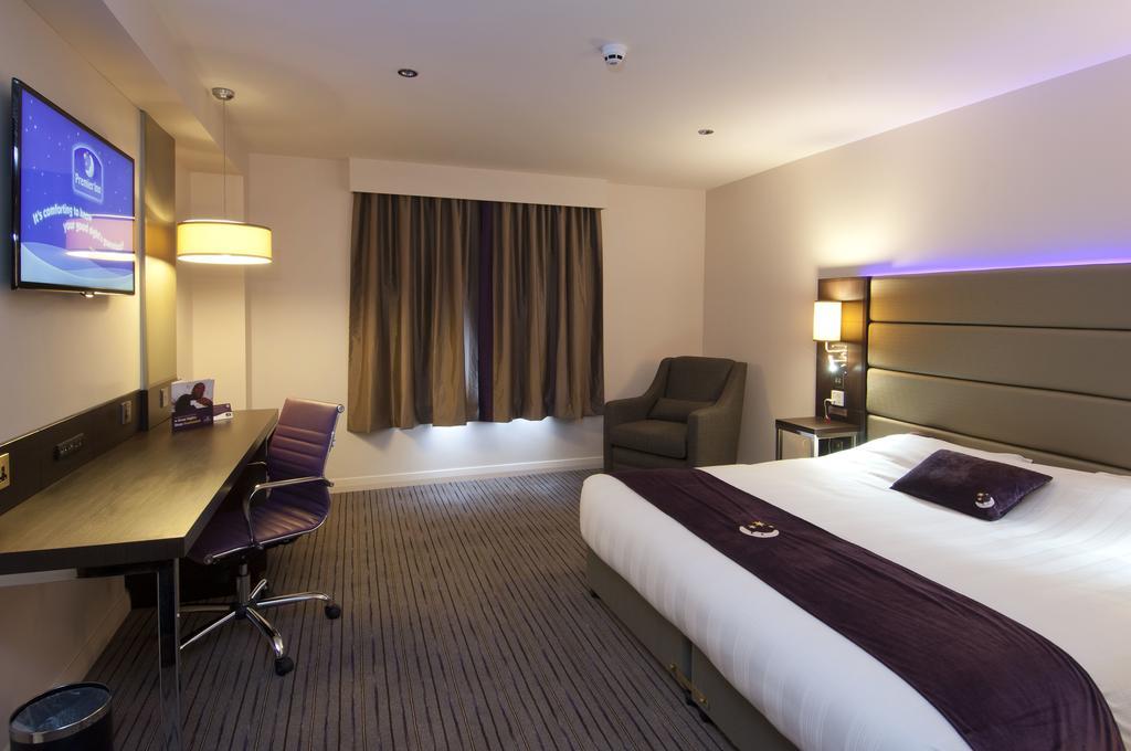 Premier Inn オールダーショット エクステリア 写真