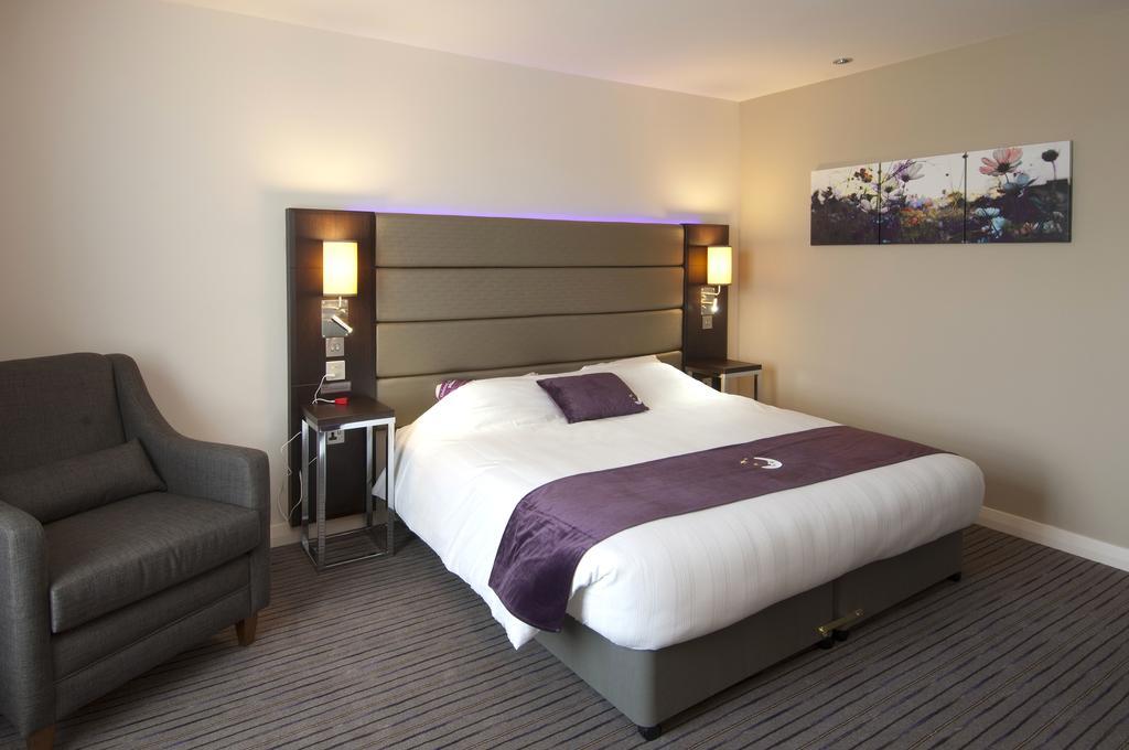 Premier Inn オールダーショット エクステリア 写真