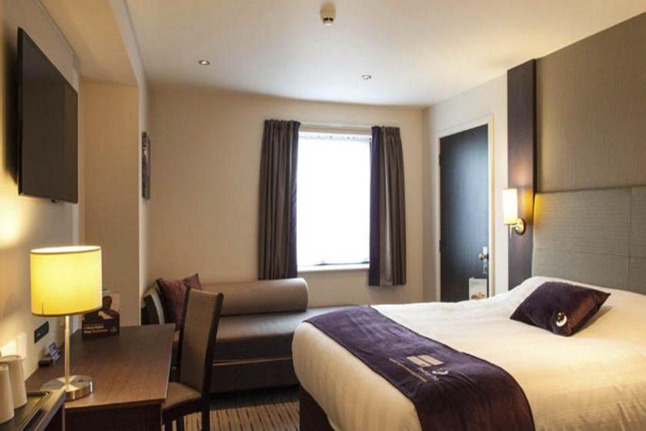 Premier Inn オールダーショット エクステリア 写真