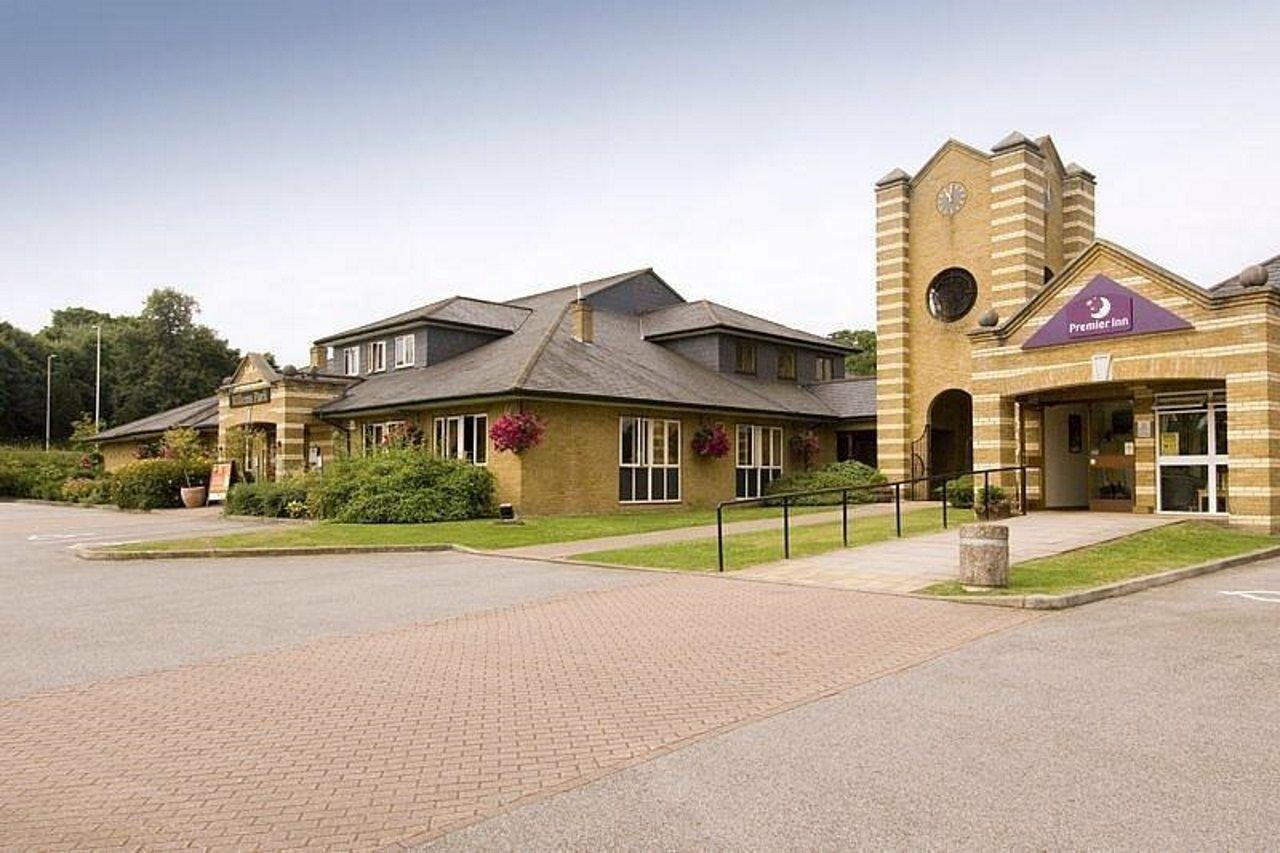 Premier Inn オールダーショット エクステリア 写真